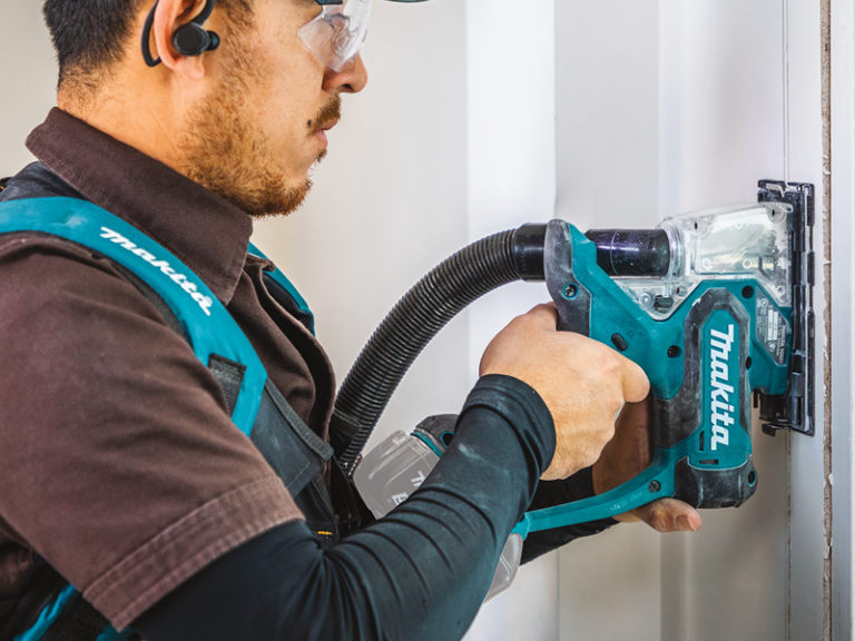 Makita 18V LXT Cordless Lower-Out Noticed XDS01Z