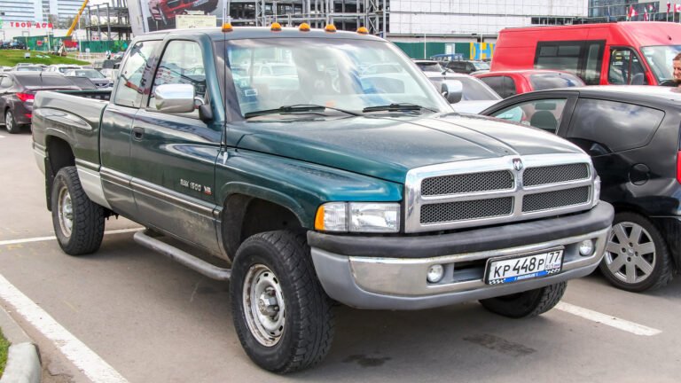 Crew Cab Vs. Prolonged Cab Pickup Vans: Which Is Larger?