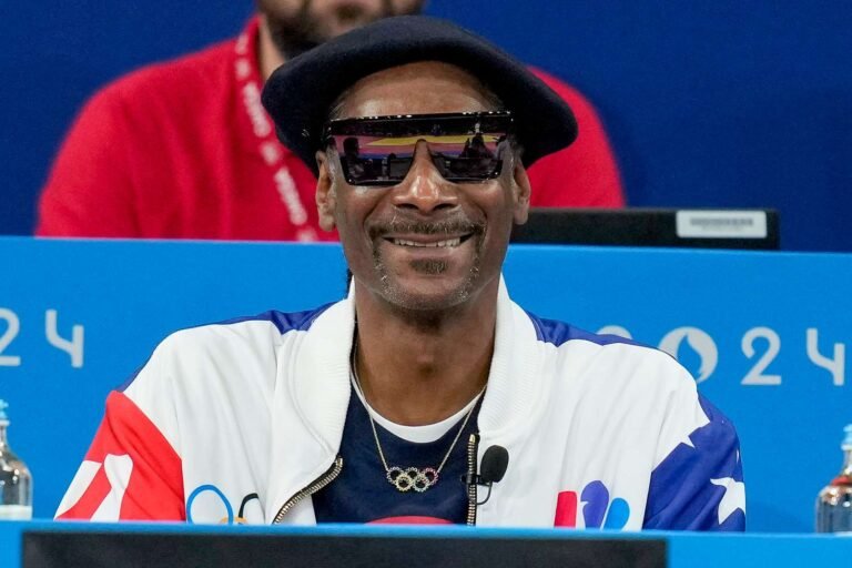 Olympics ladies’s 200m medalists react to name from Snoop Dogg