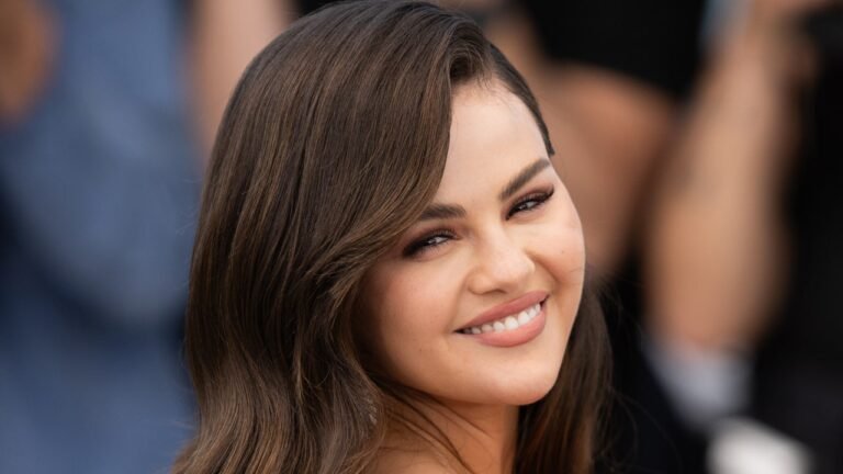 If Solely the Climate Would Catch Up With Selena Gomez’s Autumnal Orange Manicure — See Photograph