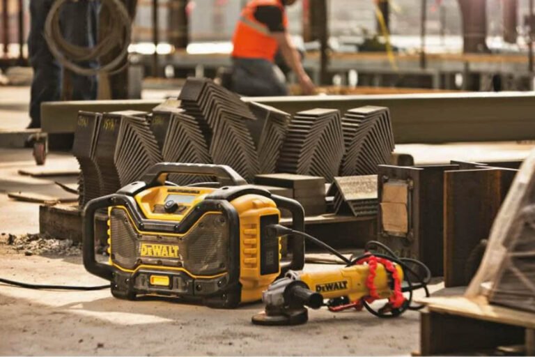 DeWalt 20V Max Jobsite Radio Charger Overview DCR025